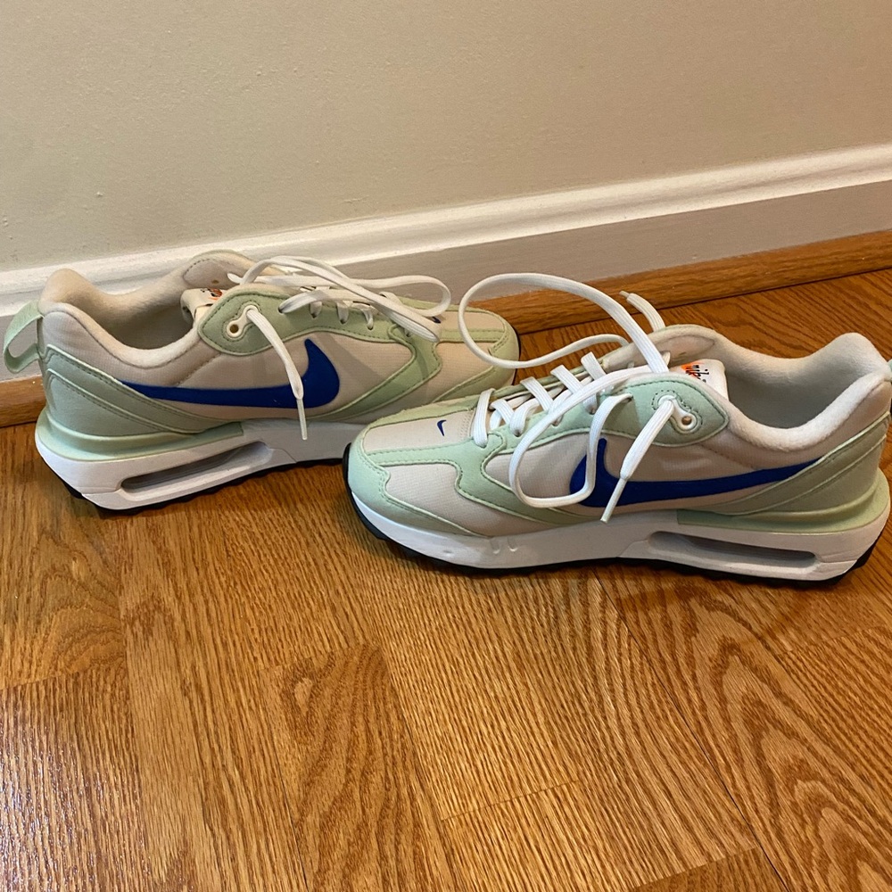 BRAND NEW NEVER WORN Women’s Size 8